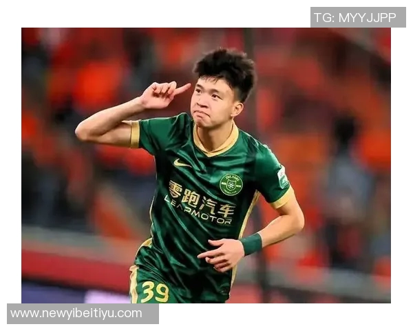 王钰栋19岁生日庆祝照曝光本赛季30场斩获12球荣膺本土射手王 王钰栋19岁生日庆祝照曝光本赛季30场斩获12球荣膺本土射手王